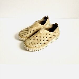 ILSE JACOBSEN Tulip Slip On Shoes Platino Metallic Gold Sz 6.5 EU 37 Flats Artsy